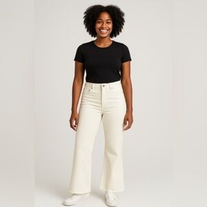 Mona Mid Rise White Tractr Jeans Denim Flare
Fray MSRP $90 Size 0/24" Inseam🔥🔥
